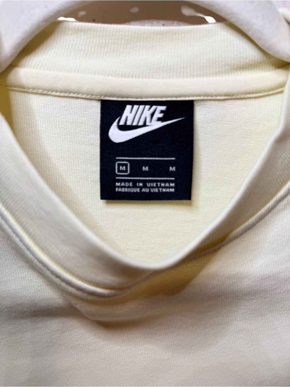 Nike Essential Cropped Tee Light Yellow Embroidered Logo Medium - Picture 6 of 9